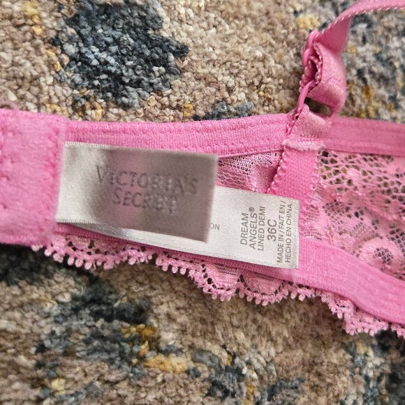 Victoria's Secret Lace T-Shirt Bra - Picture 5 of 6